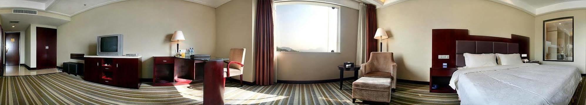 Phoenix Grand Hotel Fenghuang Exterior photo