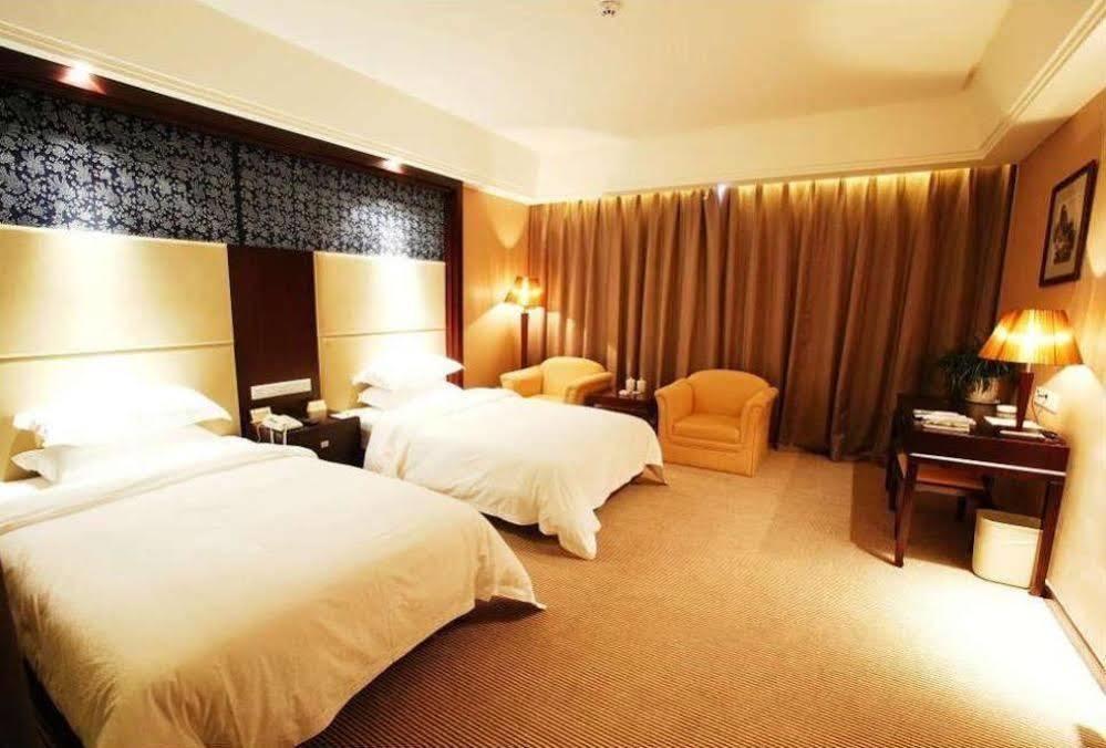 Phoenix Grand Hotel Fenghuang Exterior photo