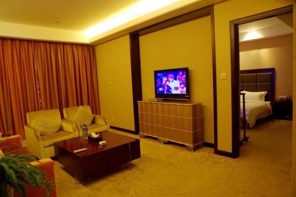 Phoenix Grand Hotel Fenghuang Exterior photo