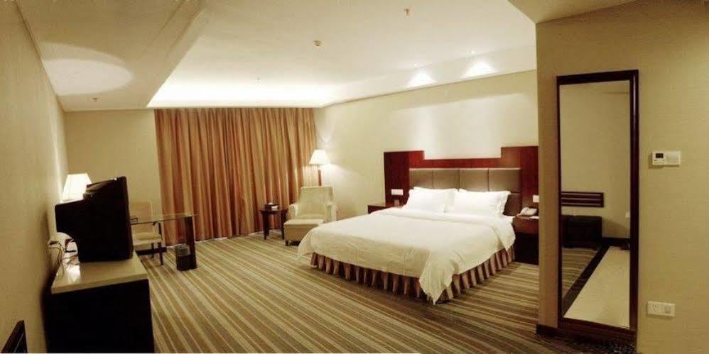 Phoenix Grand Hotel Fenghuang Exterior photo