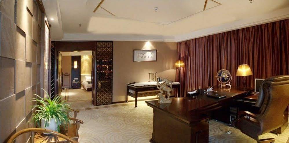 Phoenix Grand Hotel Fenghuang Exterior photo